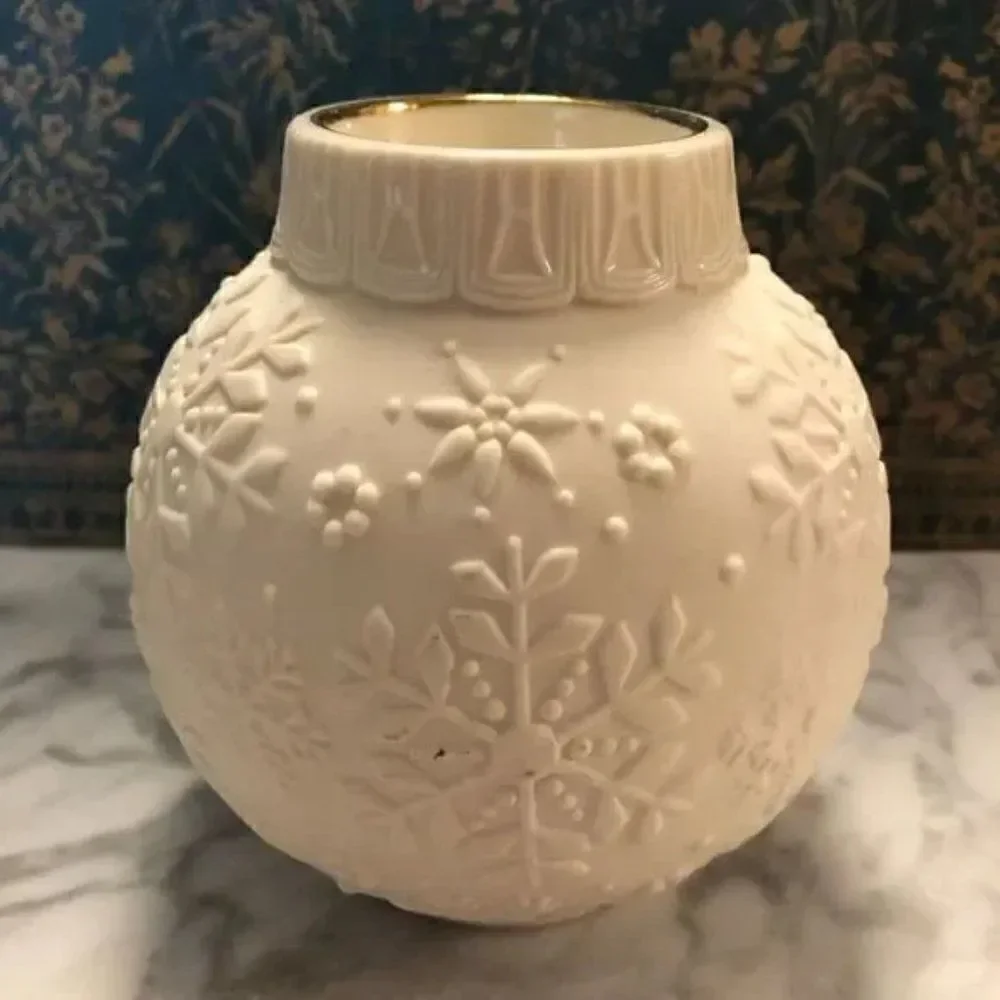 Lenox Bisque Porcelain Ornamental Glow Snowflake Votive Holder